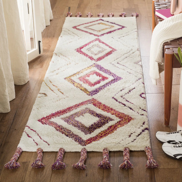 Safavieh Casablanca 2'-3" x 8'-0" Rug in Ivory / Multi