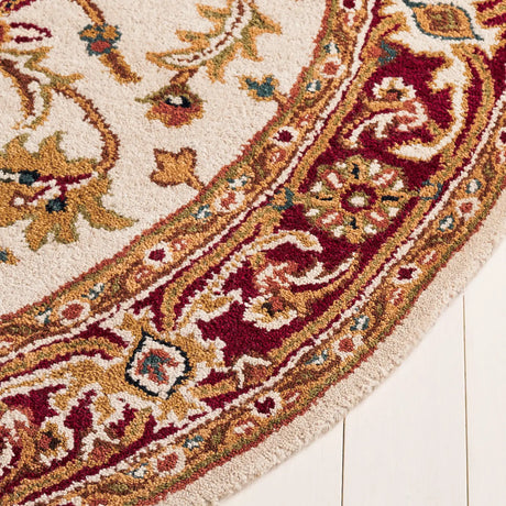 Safavieh Classic 4'-6" x 6'-6" Rug in Light Gold / Red