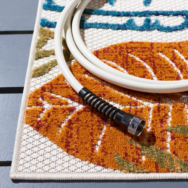 Safavieh Cabana 4'-0" x 6'-0" Rug in Creme / Red