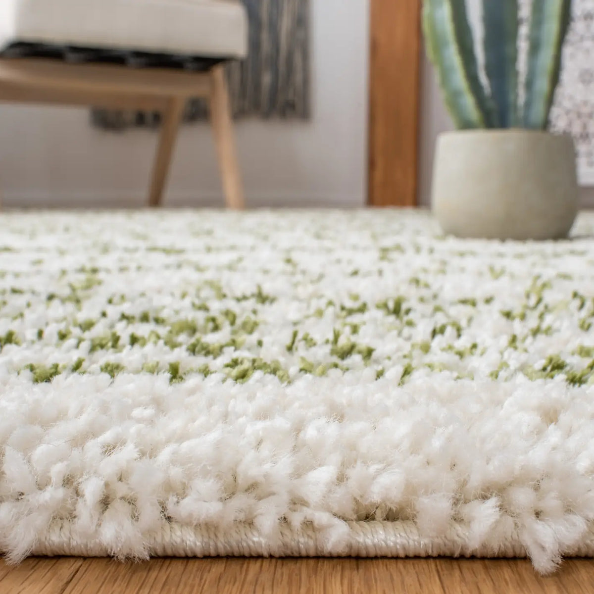 Safavieh Arizona Shag 4'-0" x 6'-0" Rug in Ivory / Green