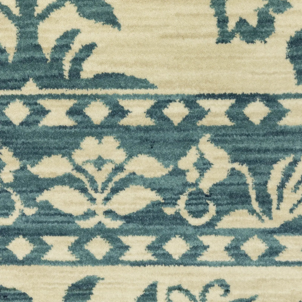 Oriental Weavers Sphinx Francesca Fr08H Blue/ Ivory Rug - room scene 2