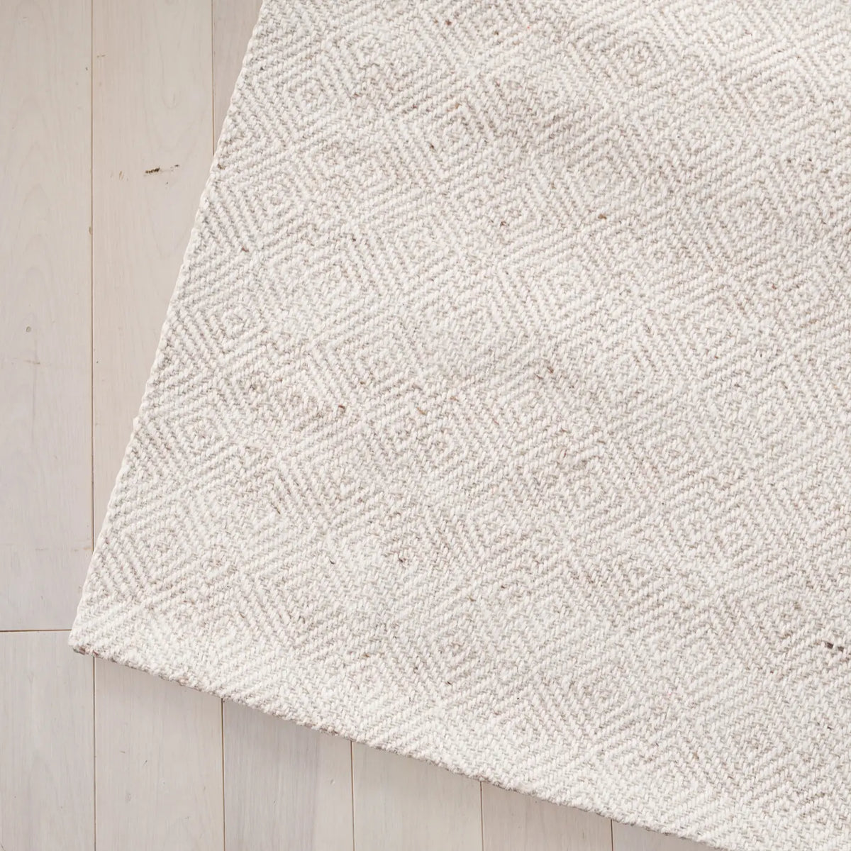 Safavieh Martha Stewart 8'-0" x 10'-0" Rug in Beige / Ivory