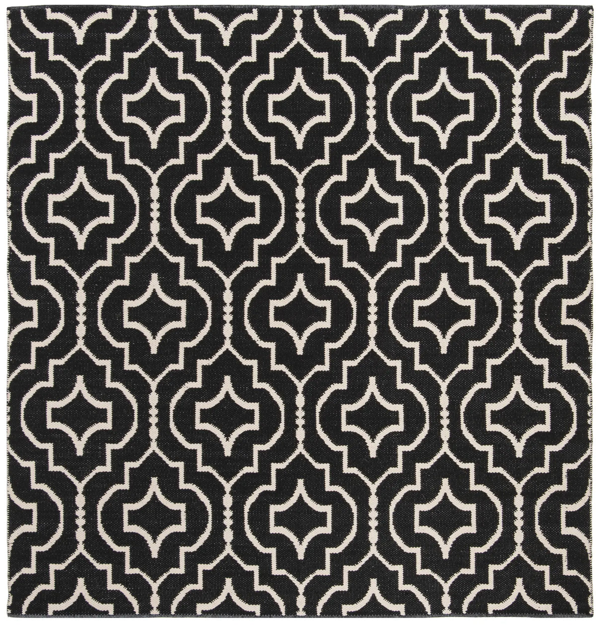 Safavieh Montauk 6'-0" x 6'-0" Rug in Black / Ivory