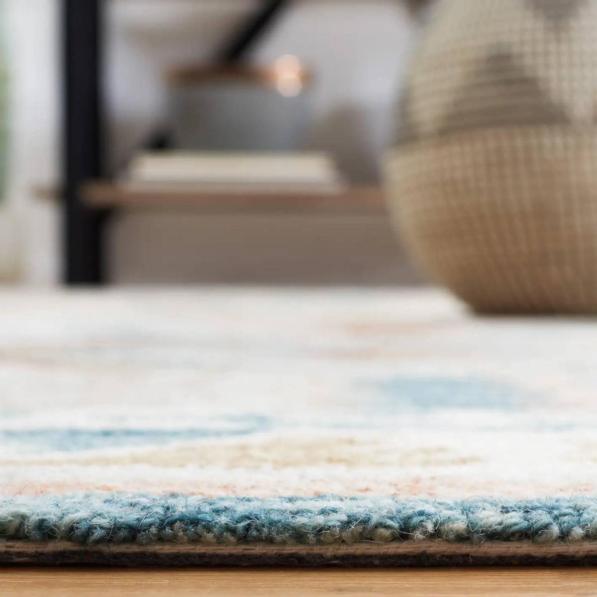 Safavieh Micro-Loop 4'-0" x 6'-0" Rug in Ivory / Blue