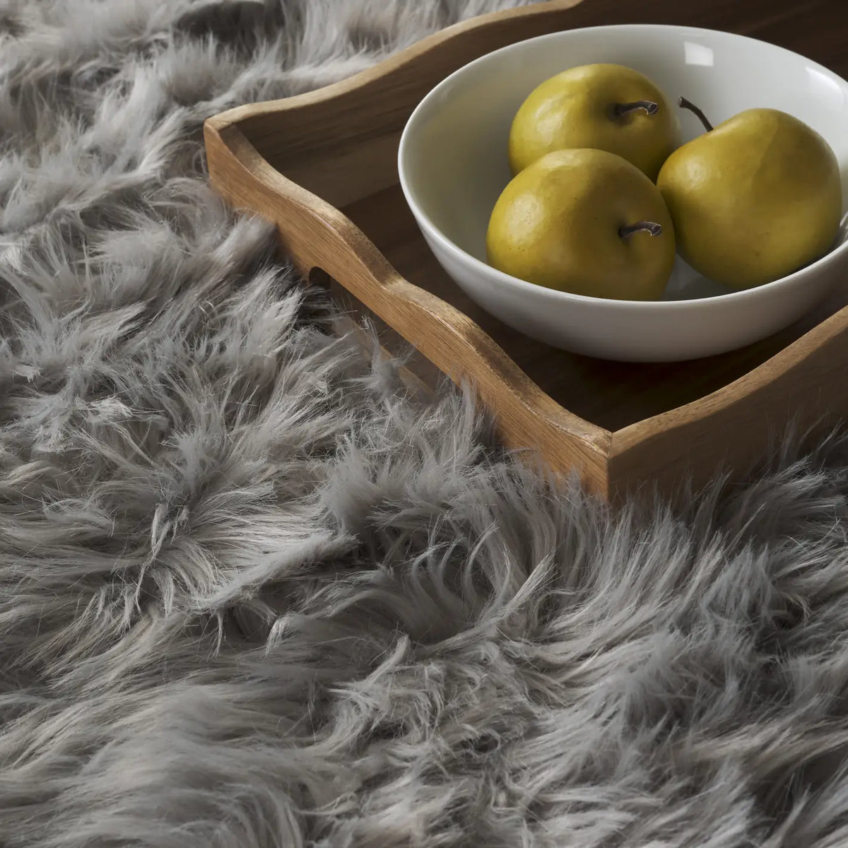 Safavieh Faux Sheep Skin 2'-0" x 3'-0" Rug in Grey