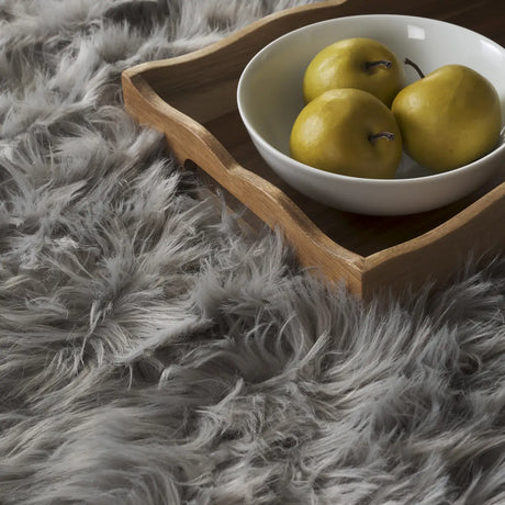 Safavieh Faux Sheep Skin 2'-0" x 3'-0" Rug in Grey