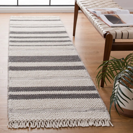 Safavieh Natura 2'-3" x 8'-0" Rug in Ivory / Dark Grey