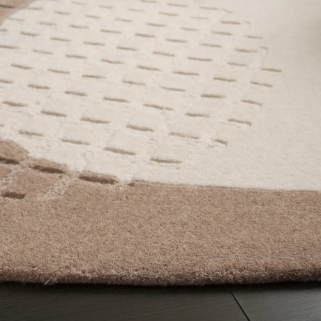 Safavieh Novelty 5'-0" x 5'-0" Rug in Beige / Ivory