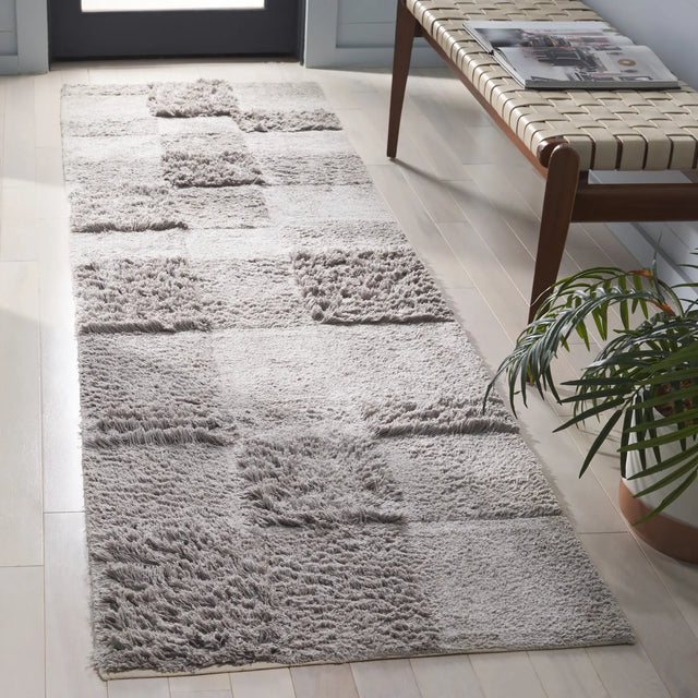 Safavieh Easy Care 2'-3" x 9'-0" Rug in Grey