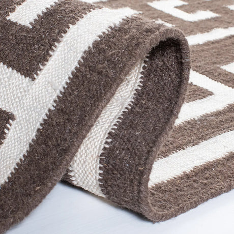 Safavieh Dhurries 8'-0" x 10'-0" Rug in Chocolate / Ivory