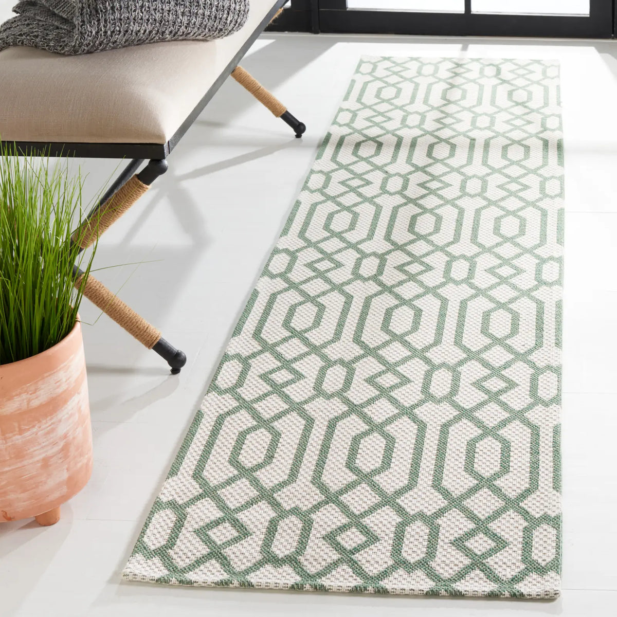 Safavieh Martha Stewart 2'-0" x 8'-0" Rug in Green / Ivory