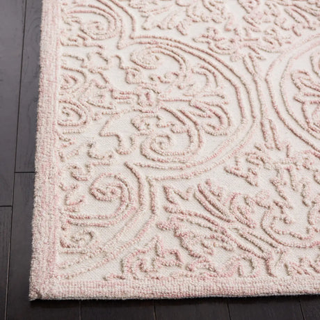 Safavieh Trace 4'-0" x 6'-0" Rug in Ivory / Pink