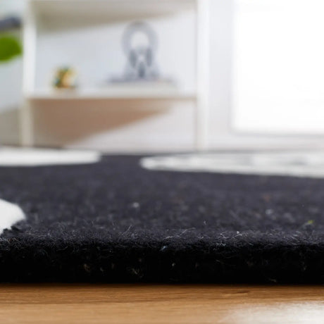 Safavieh Rodeo Drive 4'-0" x 6'-0" Rug in Black / Ivory