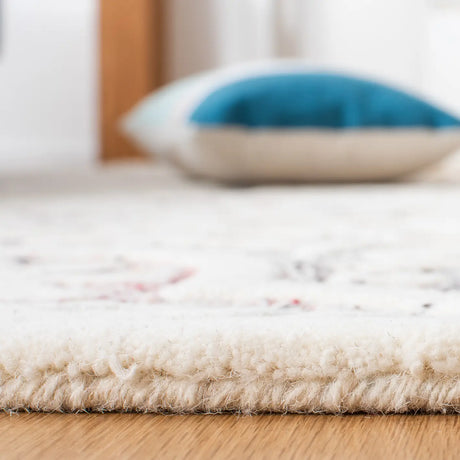 Safavieh Metro 4'-0" x 6'-0" Rug in Red / Ivory