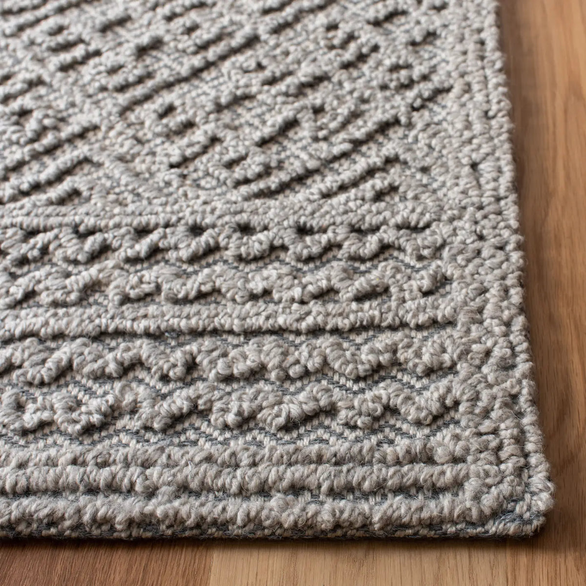 Safavieh Trace 4'-0" x 6'-0" Rug in Grey / Beige