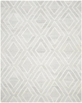 Safavieh Kilim 8'-0" x 10'-0" Rug in Silver / Ivory