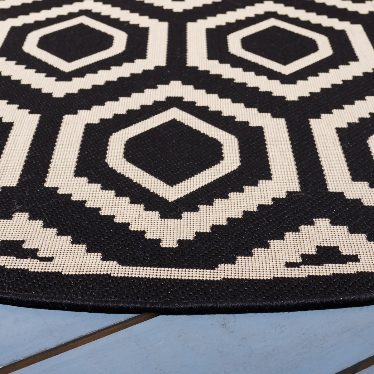 Safavieh Courtyard 5'-3" x 5'-3" Rug in Black / Beige