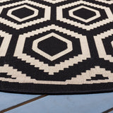 Safavieh Courtyard 5'-3" x 5'-3" Rug in Black / Beige