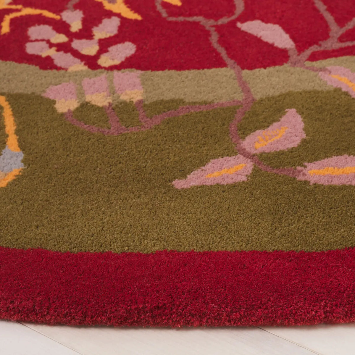 Safavieh Metro 6'-0" x 6'-0" Rug in Red / Green
