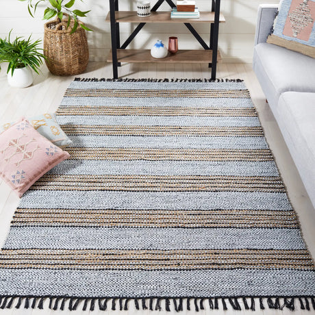 Safavieh Vintage Leather 4'-0" x 6'-0" Rug in Silver / Natural