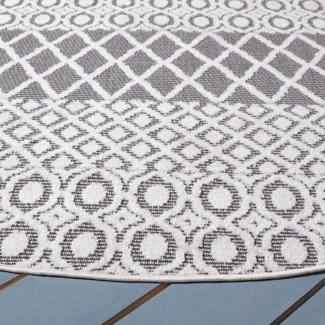 Safavieh Cabana 6'-7" x 6'-7" Rug in Ivory / Grey