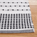 Safavieh Montauk 4'-0" x 6'-0" Rug in Black / Ivory