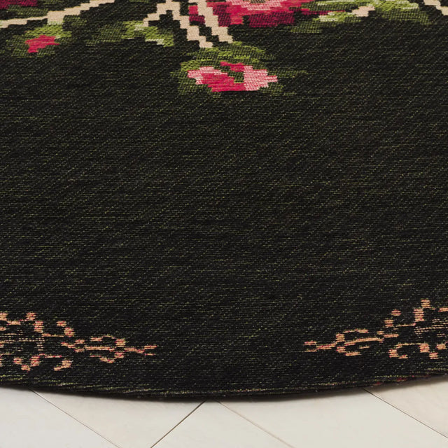 Safavieh Classic Vintage 6'-0" x 6'-0" Rug in Green / Red