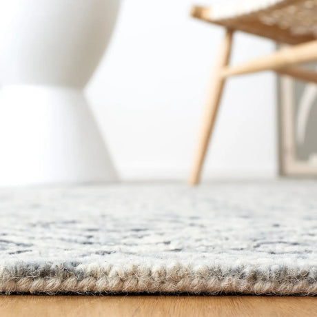 Safavieh Micro-Loop 4'-0" x 6'-0" Rug in Grey / Beige