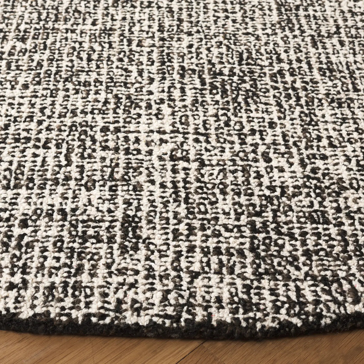 Safavieh Ebony 6'-0" x 6'-0" Rug in Black / Ivory