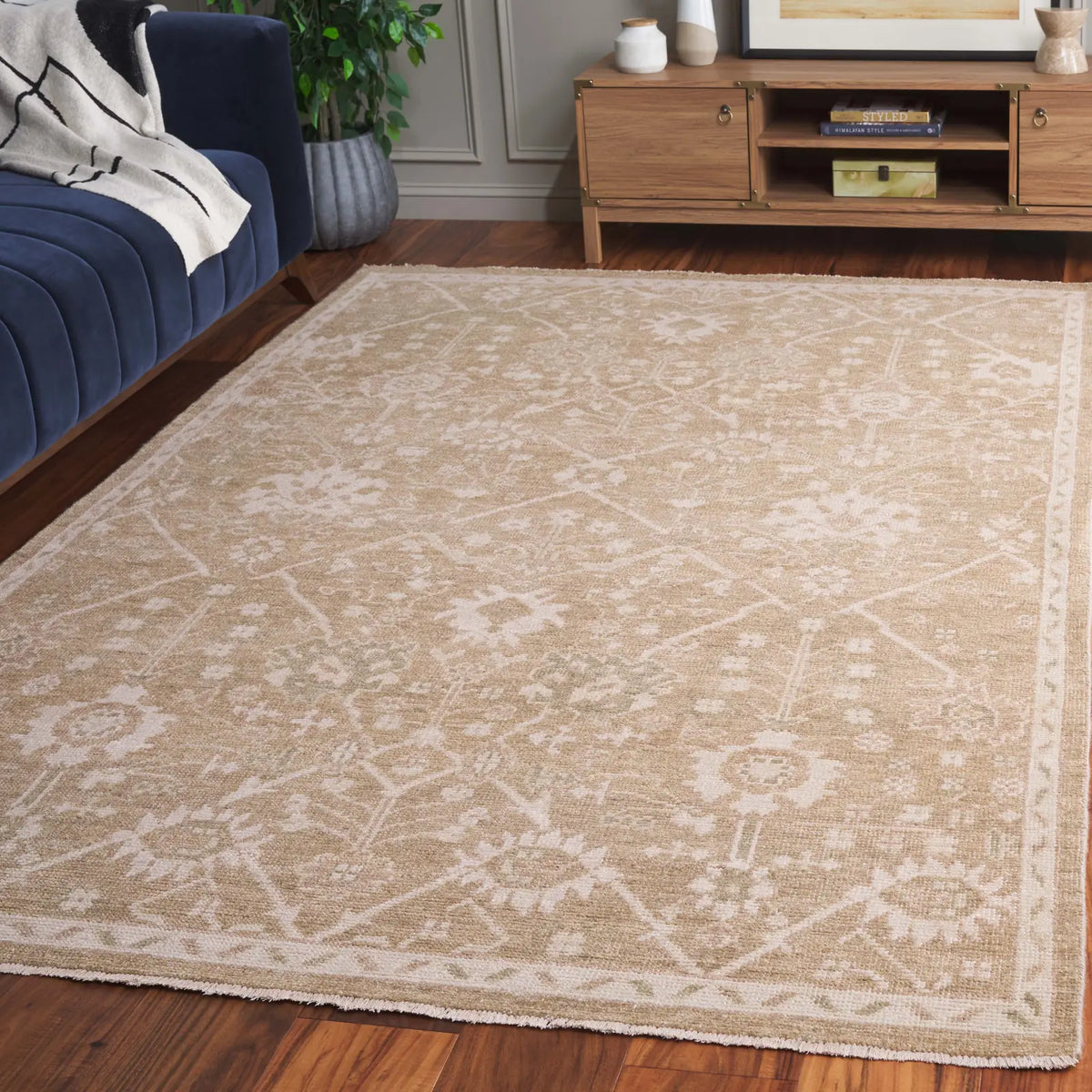 Safavieh Izmir 6'-0" x 9'-0" Rug in Gold / Gold