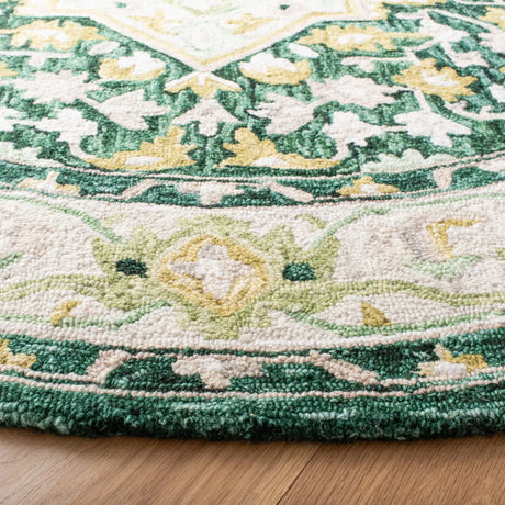 Safavieh Aspen 7'-0" x 7'-0" Rug in Green / Ivory