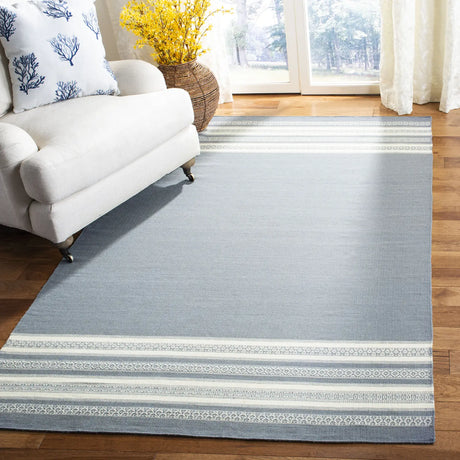 Safavieh Dhurries 5'-0" x 8'-0" Rug in Grey