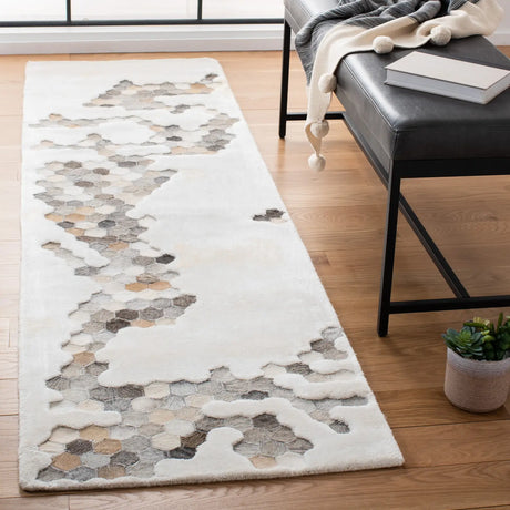 Safavieh Manhattan 2'-3" x 8'-0" Rug in Ivory