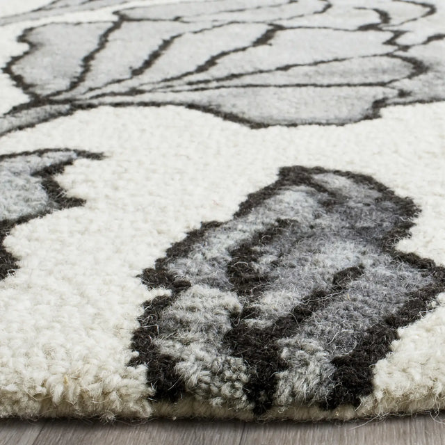 Safavieh Dip Dye 2'-3" x 8'-0" Rug in Ivory / Light Grey