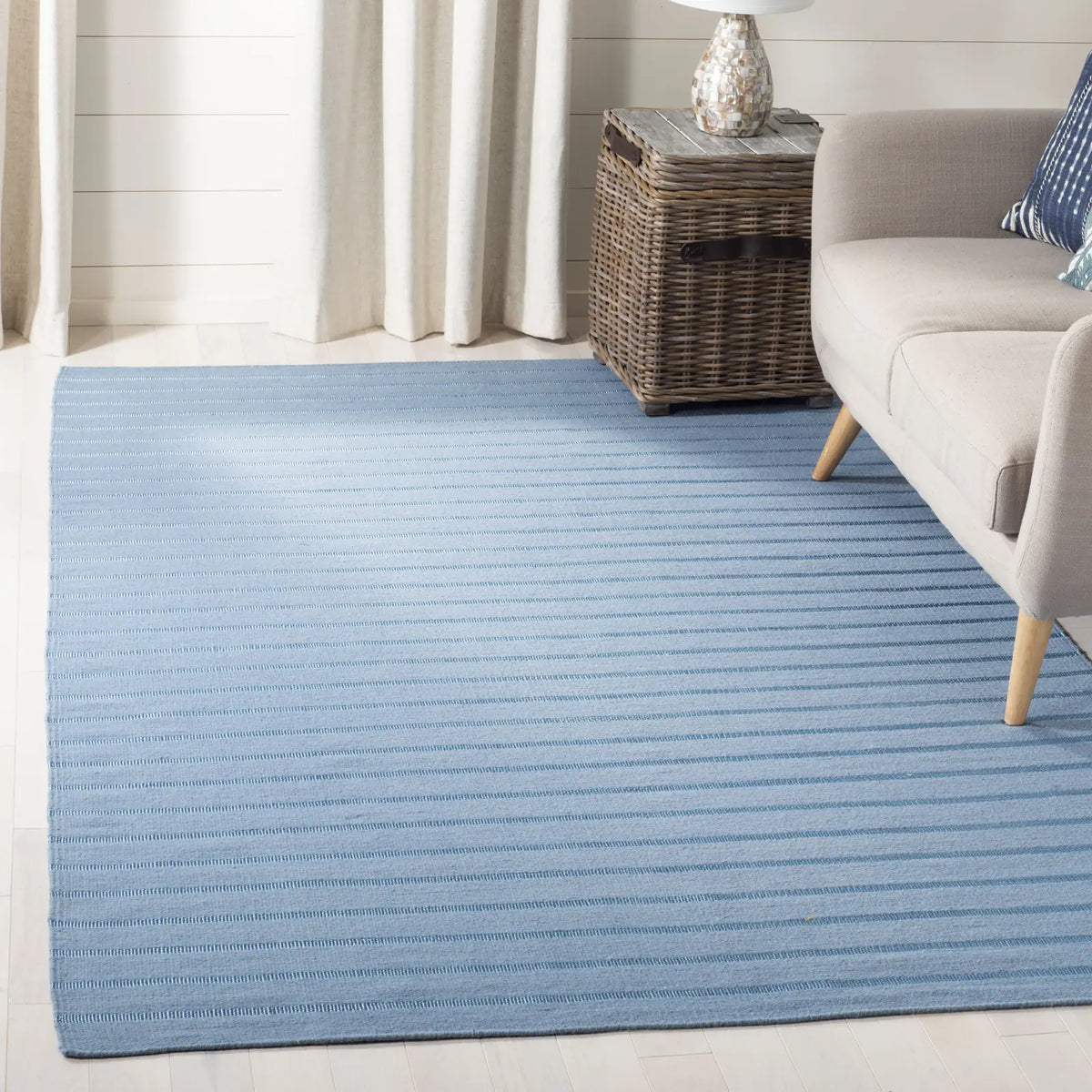 Safavieh Dhurries 5'-0" x 8'-0" Rug in Blue