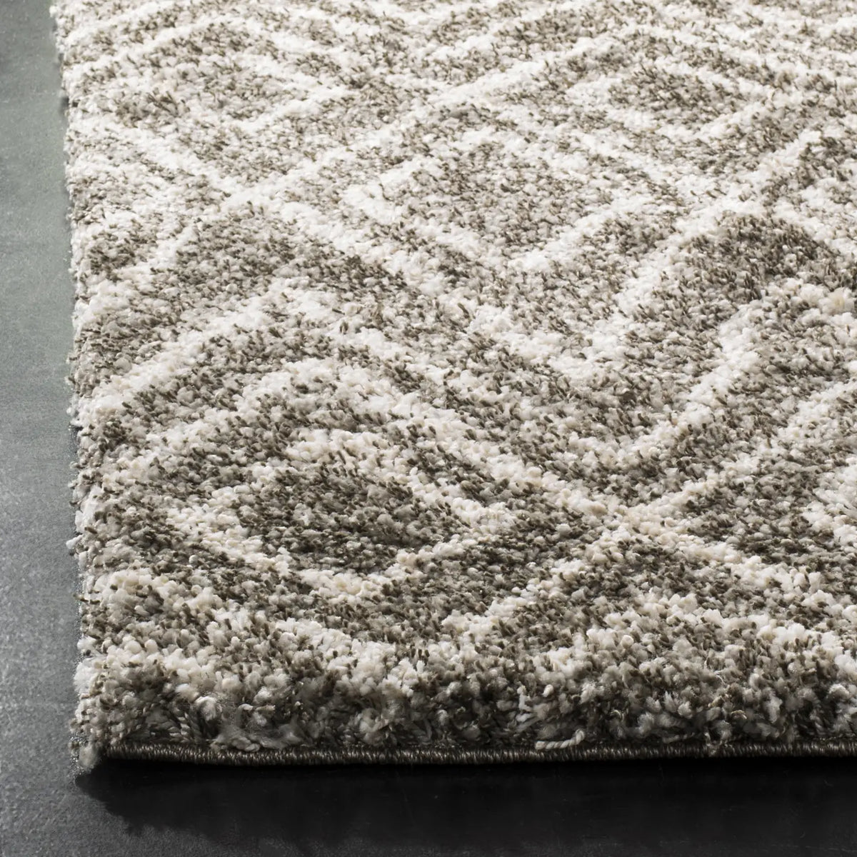 Safavieh Hudson Shag 5'-1" x 7'-6" Rug in Grey / Ivory