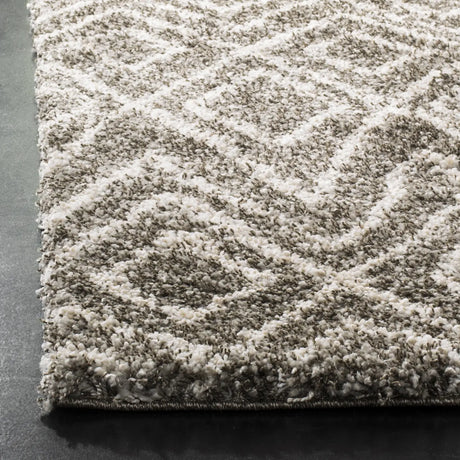 Safavieh Hudson Shag 5'-1" x 7'-6" Rug in Grey / Ivory