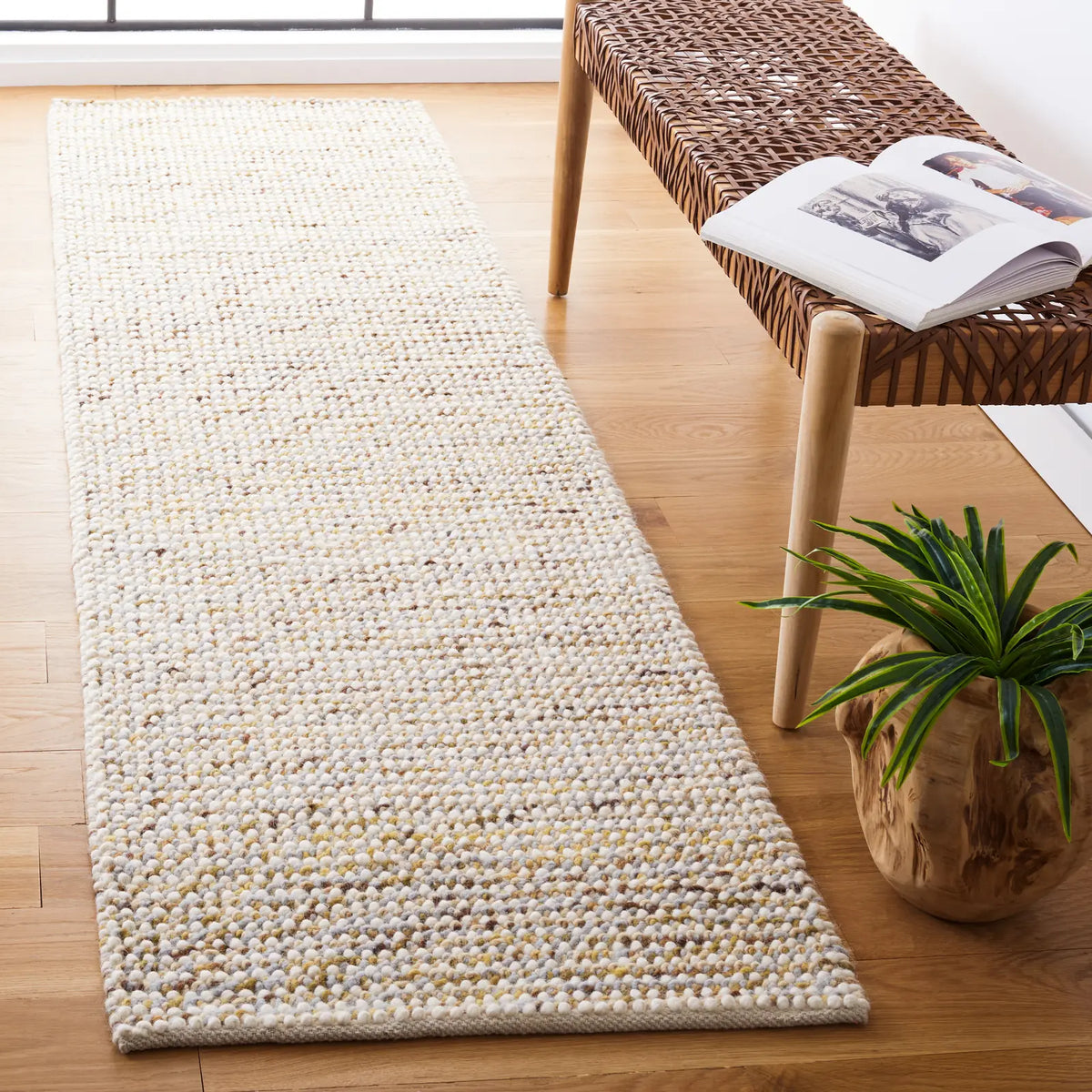 Safavieh Vermont 2'-3" x 8'-0" Rug in Ivory / Silver
