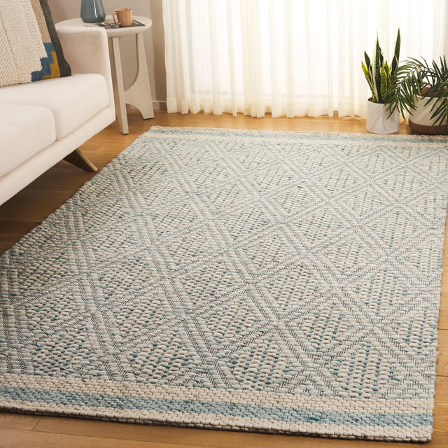 Safavieh Marbella 4'-0" x 6'-0" Rug in Aqua / Ivory