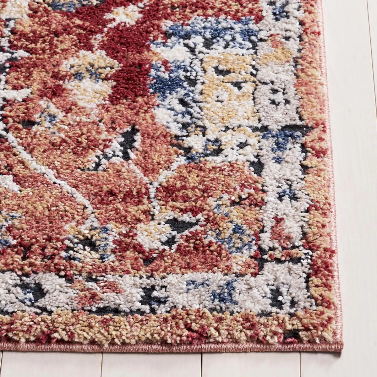 Safavieh Luna 4'-5" x 6'-5" Rug in Red / Rust