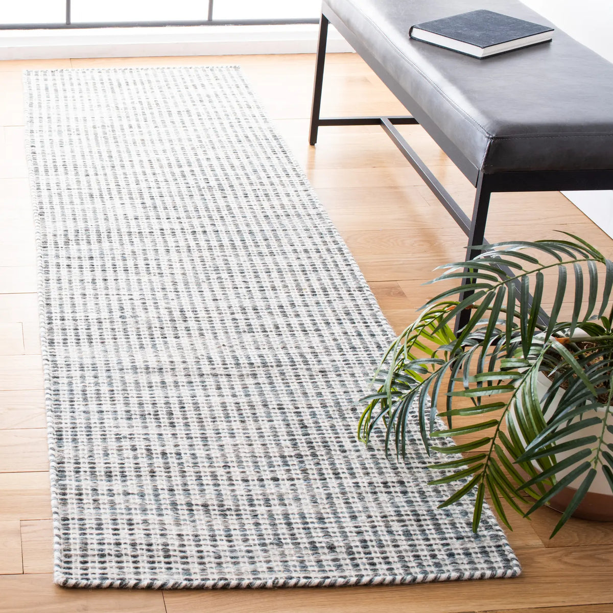 Safavieh Vermont 2'-3" x 8'-0" Rug in Grey / Ivory