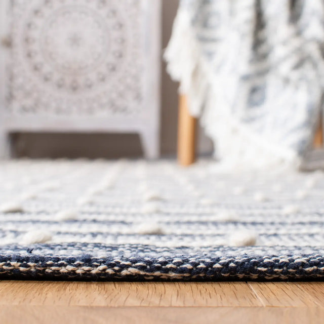 Safavieh Striped Kilim 4'-0" x 6'-0" Rug in Navy / Blue