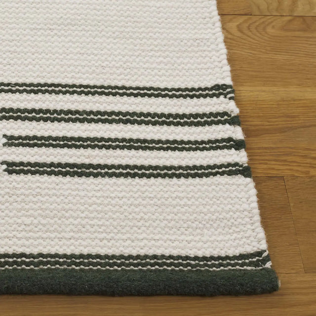 Safavieh Kenya 4'-0" x 6'-0" Rug in Sage / Ivory