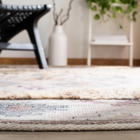 Safavieh Saffron 4'-0" x 6'-0" Rug in Taupe / Ivory