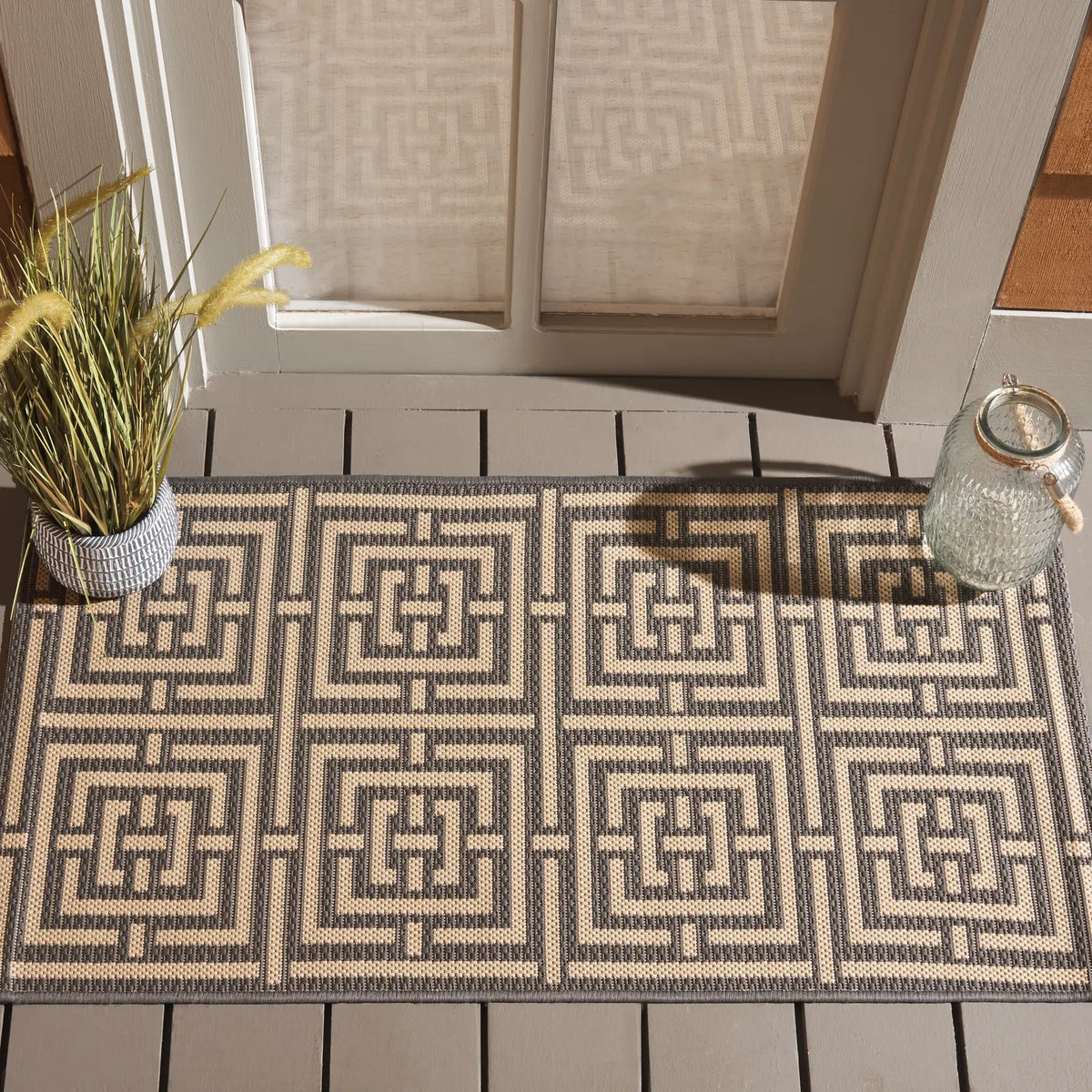Safavieh Courtyard 2'-0" x 3'-7" Rug in Grey / Cream