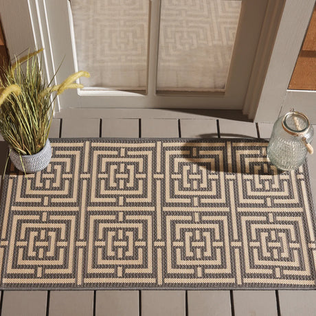 Safavieh Courtyard 2'-0" x 3'-7" Rug in Grey / Cream
