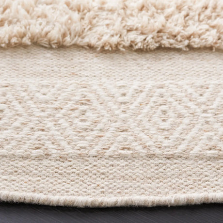 Safavieh Vermont 6'-0" x 6'-0" Rug in Ivory / Beige