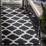 Safavieh Dhurries 2'-6" x 7'-0" Rug in Black / Ivory
