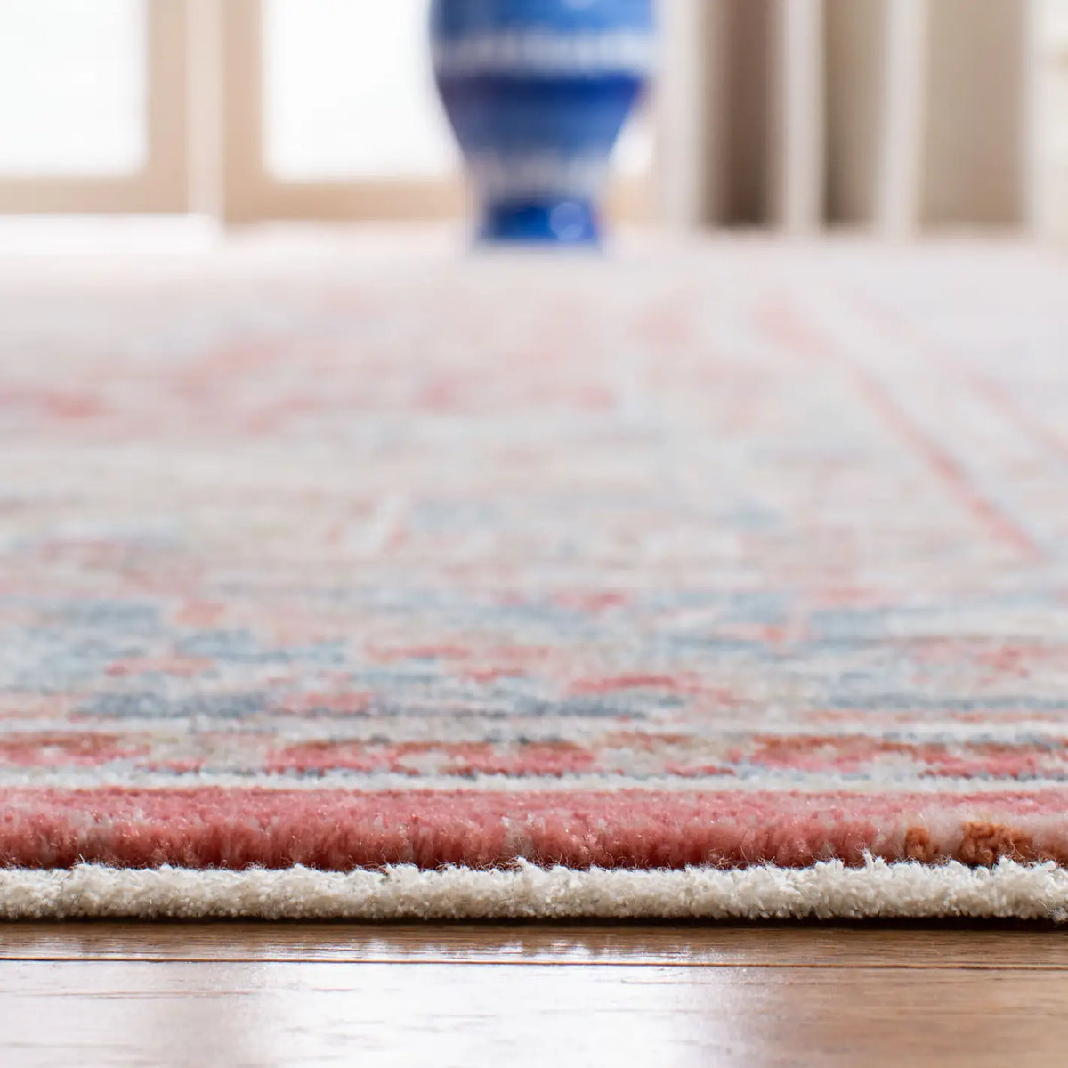 Safavieh Kenitra 600 4'-0" x 6'-0" Rug in Red / Blue