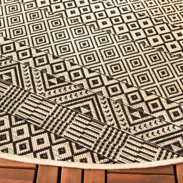 Safavieh Courtyard 5'-3" x 5'-3" Rug in Beige / Black